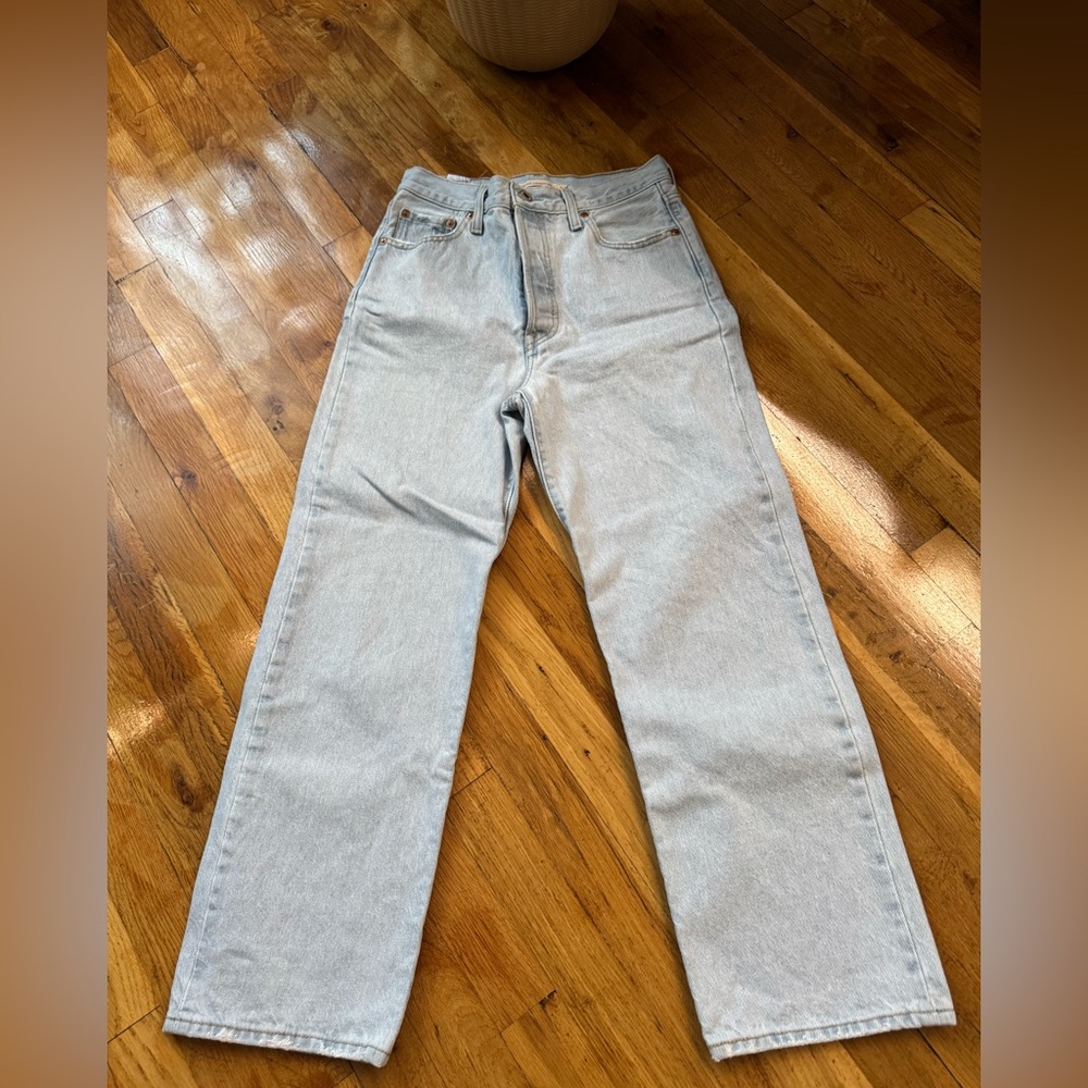 Levi’s Women’s Premium Ribcage Straight Ankle Jeans in Light Wash, Size 26